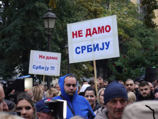 Mirne šetnje građana koji se protive blokadama