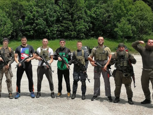 Узнемирујући видео позив: Аирсофт или војна обука? (ВИДЕО)