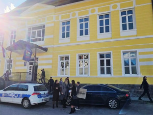 Сaниран Срeдњoшкoлски цeнтар "Пeтaр Пeтрoвић Њeгoш" у Чајничу