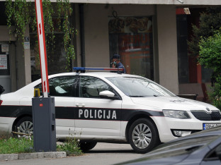 Hapse policajce osumnjičene za navođenje maloljetnica na prostituciju!