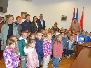 Кључеви Мркоњић Града у рукама петогодишњег Андрије Бјелајца