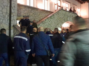 Напето у Угљевику: Интервенисала полиција