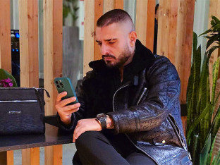 Darko Lazić nakon udesa čeka autobus: Da li je pjevač zaista promijenio život?! (FOTO)