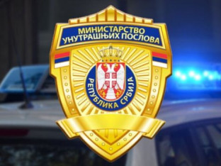 MUP Srbije: Povrijeđen policajac, zapaljen šator