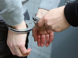 Uhapšen zbog zelenaštva: Pronađeni novac i oružje