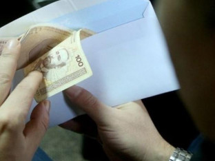 Osuđen na pola godine zatvora: Policiji u rokovnik ubacio 100 KM da ga ne testiraju na drogu