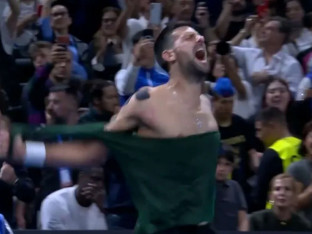 KAKVA PROSLAVA TITULE! Đoković uz urlik pocijepao majicu!