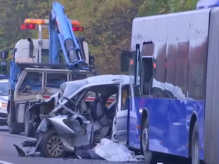 Težak sudar autobusa i automobila, ima mrtvih