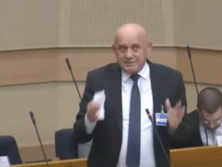 Poslanik Dončić udaljen iz skupštinske sale (VIDEO)