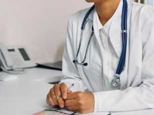 Optužena doktorica: Unakazila lice pacijentkinje, u toaletu joj ubrizgala filere?
