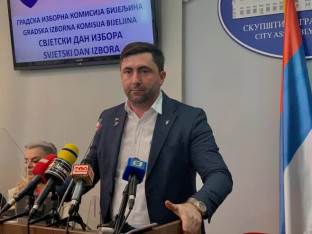 Клавир од пола милиона марака стиже у Градску управу у Бијељини