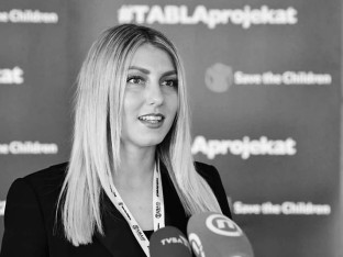 Тузланска гимназија се потресном поруком опростила од убијене Алдине Јахић: "Да више ниједна мајка не заплаче"