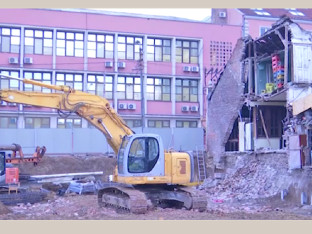 Obrušio se zid kuće pored gradilišta u beogradskom naselju