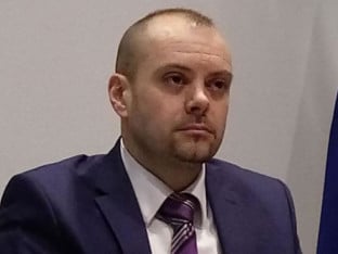 Radanović: Ratne zastave ponovo u Bosanskom Petrovcu