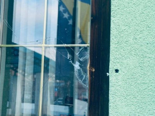 Meci završili u školi i zgradi Opštine: Detalji pucnjave u Kalesiji