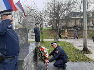 Полицијска управа Источно Сарајево: Положени вијенци за страдале припаднике