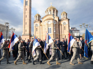 Положени вијенци код споменика Бану Милосављевићу