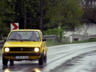 Коловози клизави, понегдје и заснијежени