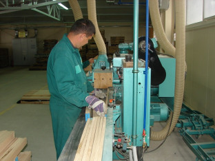 Roboti istiskuju CNC operatere