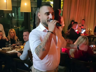 Darko Lazić pjeva na lažnoj svadbi! Novi trend u Srbiji