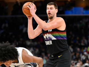 Jokić u svom stilu: Trojka s pola terene i dominacija Denvera (FOTO, VIDEO)