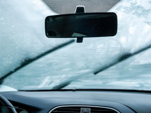 Nikada ne treba voziti automobil sa zamagljenim staklom!