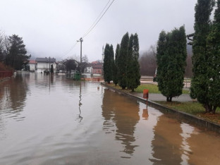 Језеро: Излиле се Јошавка и Плива, одсјечена амбуланта