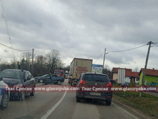 Težak udes na ulazu u Derventu