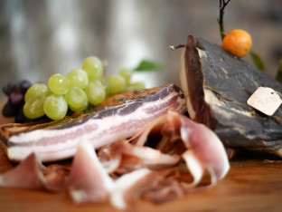 Da li je zdrava svinjska mast, slanina i luk u našoj ishrani ili ipak ne?