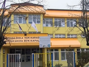 Otac ispred škole istukao djecu, jednom đaku polomljena vilica!