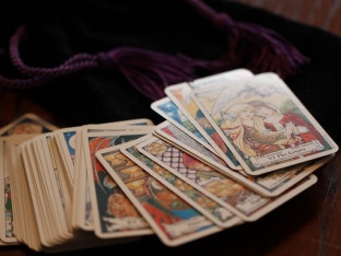 Tarot horoskop za decembar 2025: Ovo je mjesec na koji ste čekali!