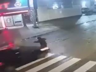 Uznemirijući snimak sa pješačkog prelaza u Bijeljini (VIDEO)