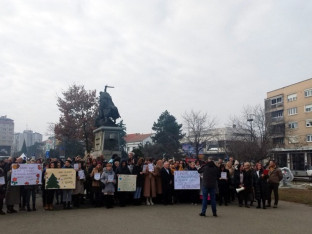 Обустављен штрајк, запосленима обећане плате