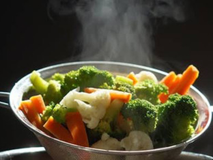 Zašto povrće tokom kuhanja gubi boju i vitamine?
