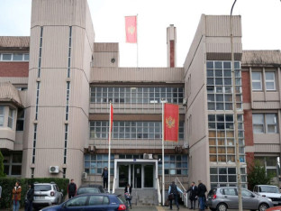 Vanbračnu suprugu vrbovao za prostituciju