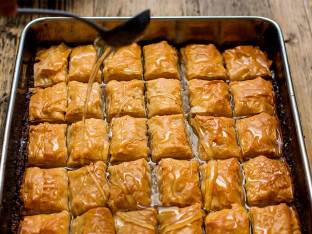Posna baklava sa tri sastojka gotova za samo 20 minuta!