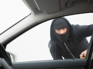 Uhapšen kradljivac: „Odvezao“ tuđe vozilo sa parkinga