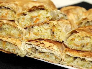 Ni brža ni ukusnija posna pita: Meka, sočna i puna fila – a sutradan je još ljepša