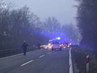 Sudar pet vozila, saobraćaj obustavljen