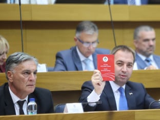 Selak: Uspostaviti registar stvarnih vlasnika