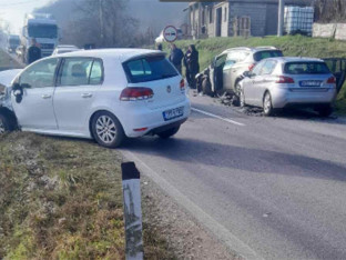 Doboj: Troje povrijeđenih u saobraćajnoj nesreći