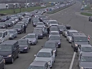 Огромне гужве испред Бајакова