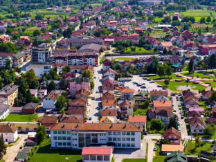 Постављена прва соларна клупа на тргу