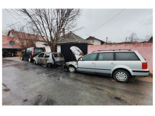 Zapalio automobil i vatra se proširila na ostala vozila