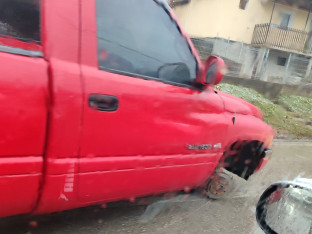 Pikap ostao bez točka (FOTO)