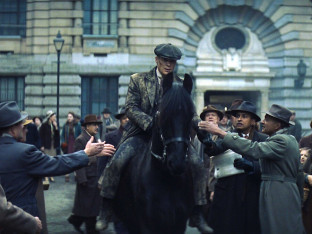 Tomi Šelbi se vraća u filmskom nastavku serije "Peaky Blinders" (Video)