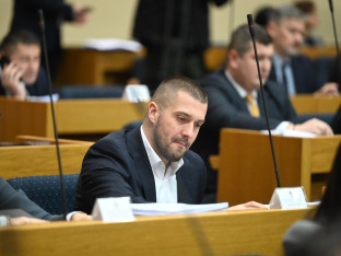 Kolege sa fakulteta: Trninić ima istu diplomu kao i Šljivićka
