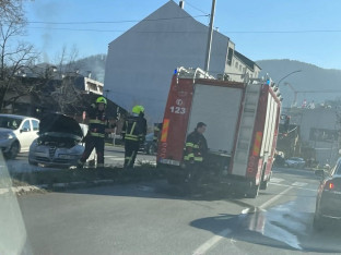 Zapalio se automobil na Starčevici!