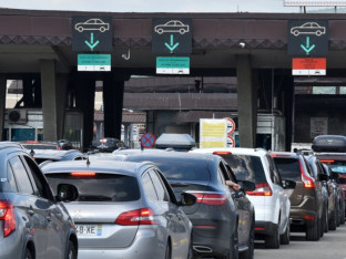 ОПРЕЗ: Велике гужве на границама