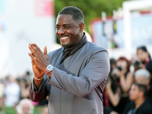 Idris Elba proglašen vitezom